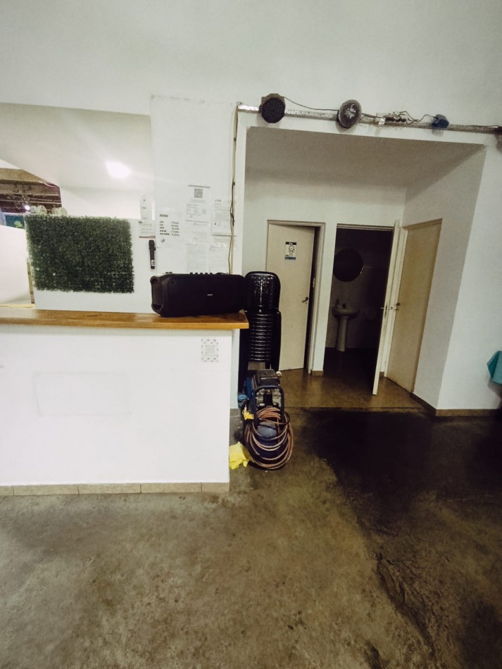 Oportunidad comercial en esquina - Salon de eventos + peluqueria