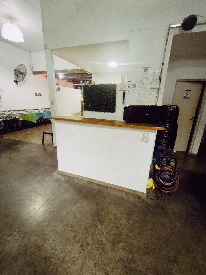 Oportunidad comercial en esquina - Salon de eventos + peluqueria