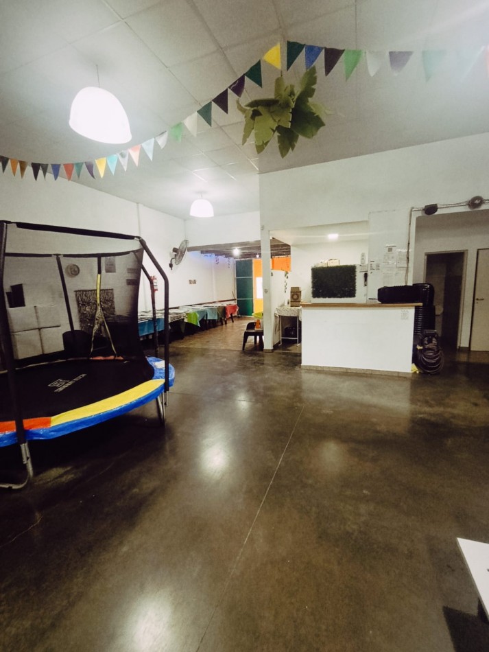 Oportunidad comercial en esquina - Salon de eventos + peluqueria