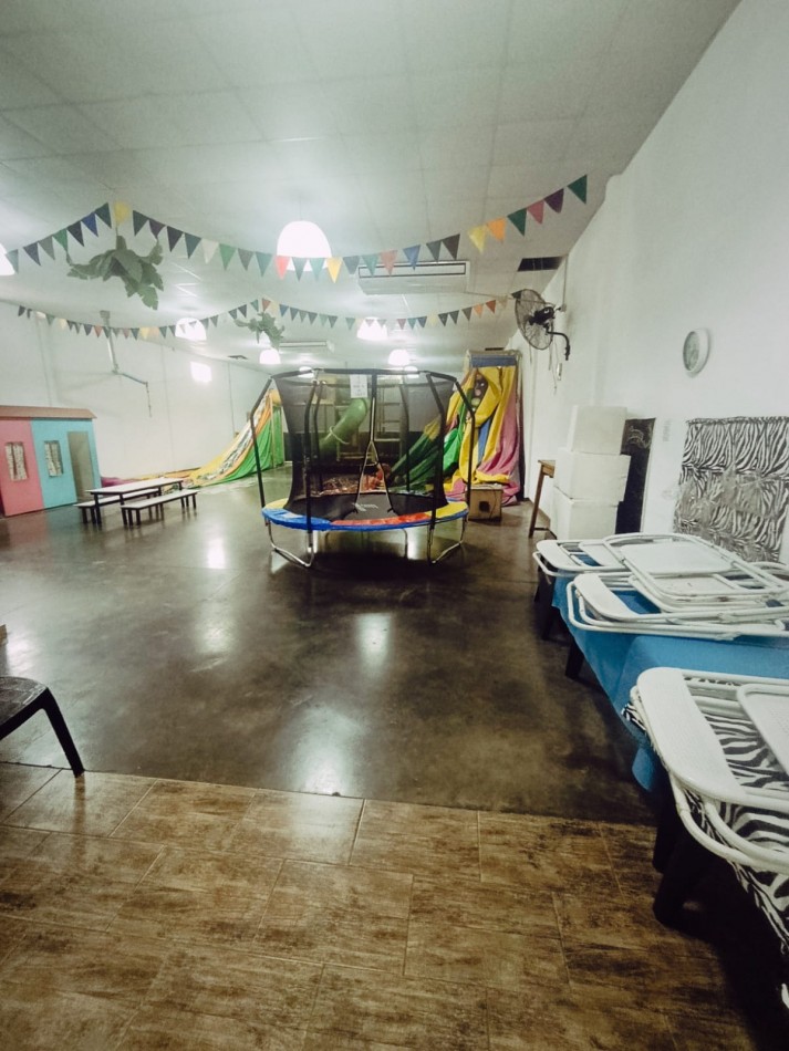 Oportunidad comercial en esquina - Salon de eventos + peluqueria