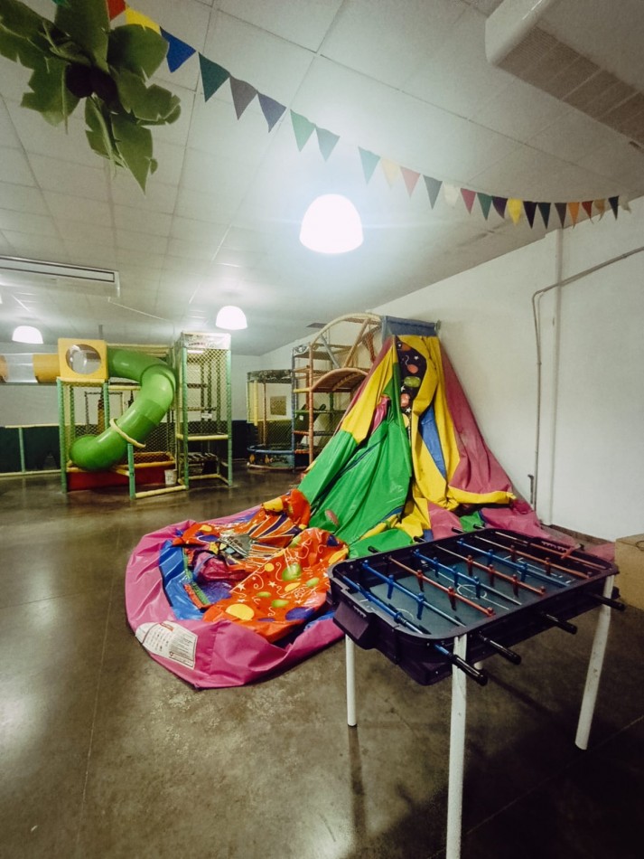 Oportunidad comercial en esquina - Salon de eventos + peluqueria