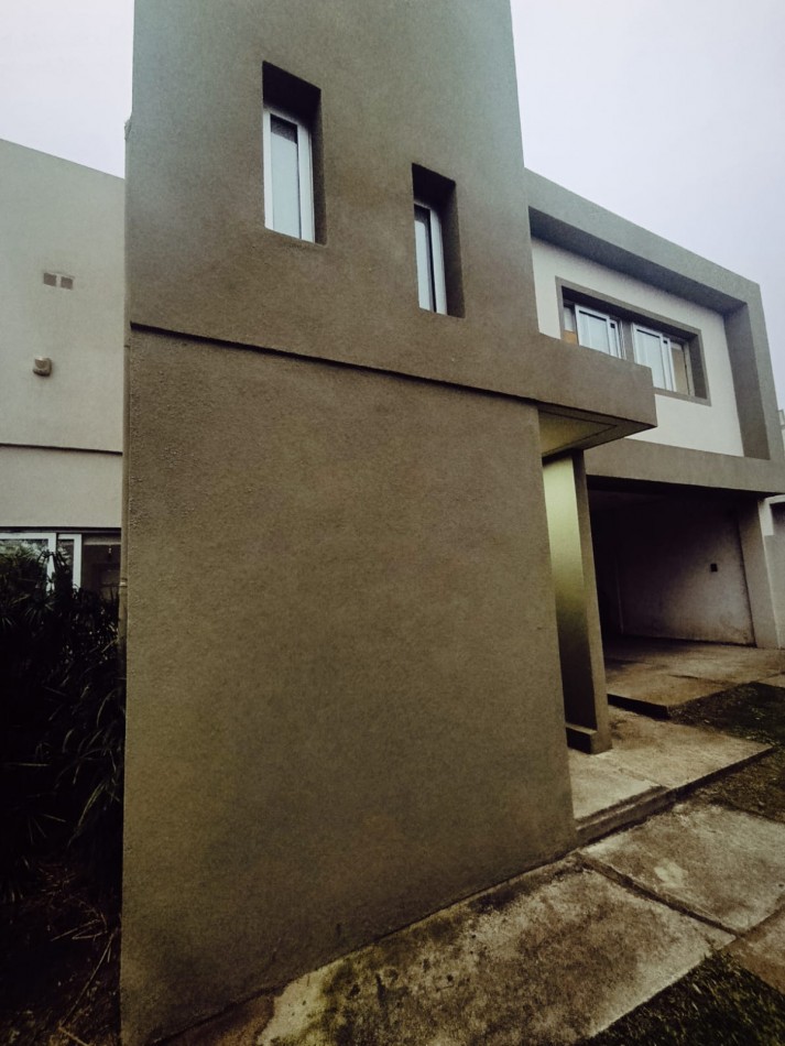 En venta hermosa propiedad en prestigioso barrio Lomas del Golf 