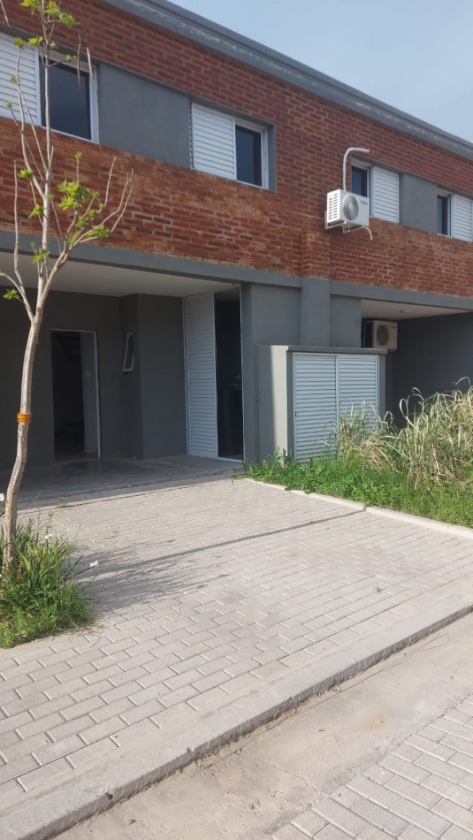 2 Duplex nuevos  en complejo cerrado para vivienda o con Renta!!!