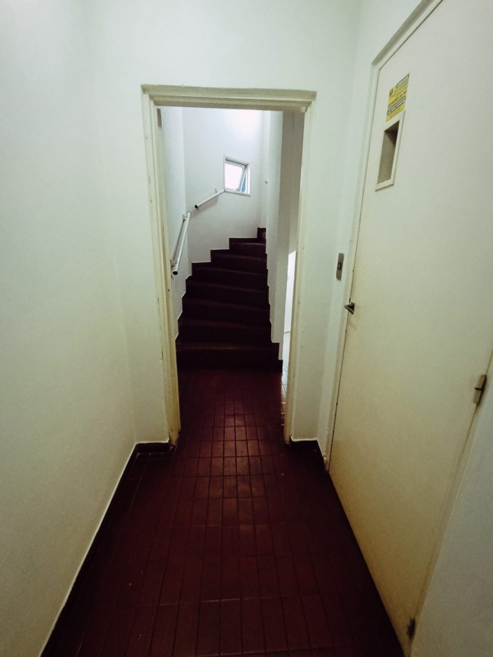 Se alquila departamento 2 dormitorios con cochera zona centro a 1 cuadra de peatonal