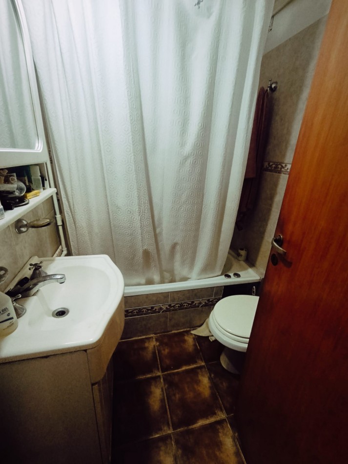 Se alquila departamento 2 dormitorios con cochera zona centro a 1 cuadra de peatonal