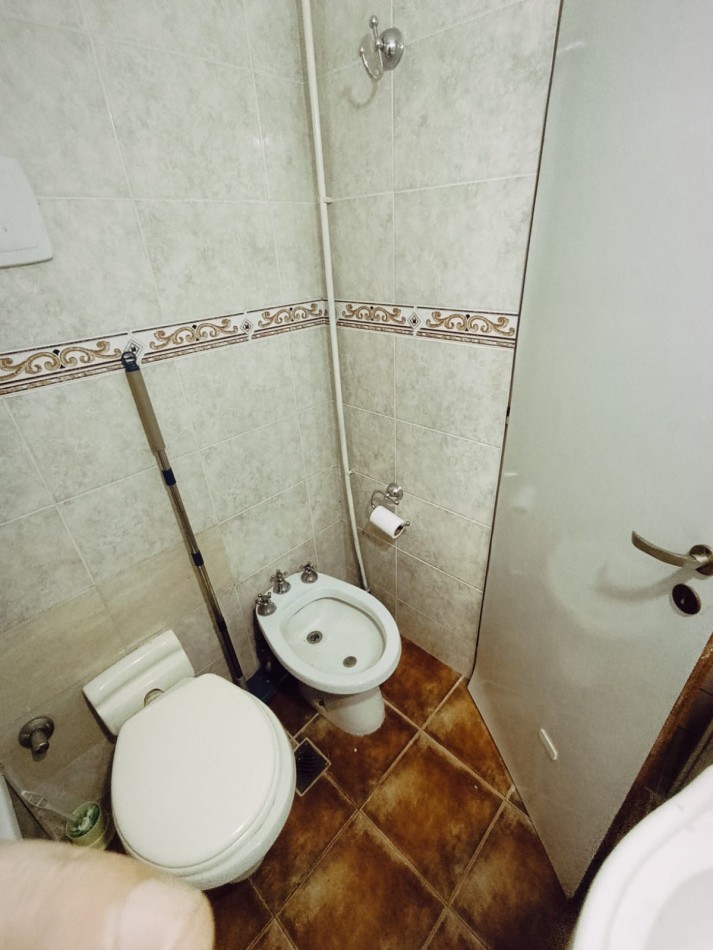 Se alquila departamento 2 dormitorios con cochera zona centro a 1 cuadra de peatonal