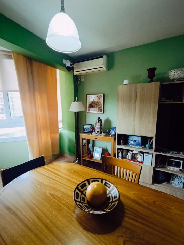 Se alquila departamento 2 dormitorios con cochera zona centro a 1 cuadra de peatonal