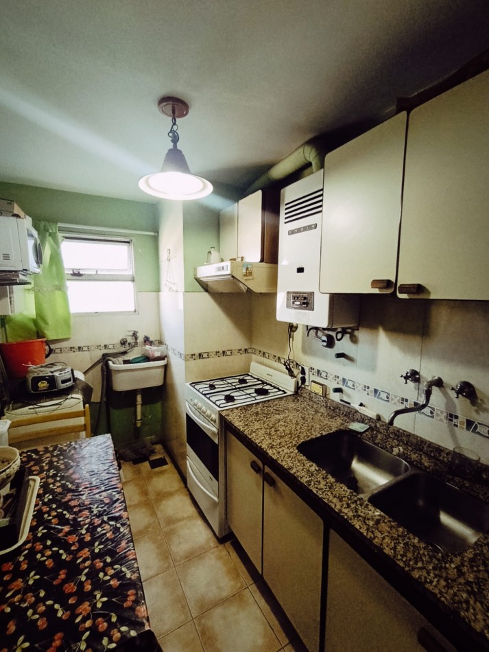 Se alquila departamento 2 dormitorios con cochera zona centro a 1 cuadra de peatonal