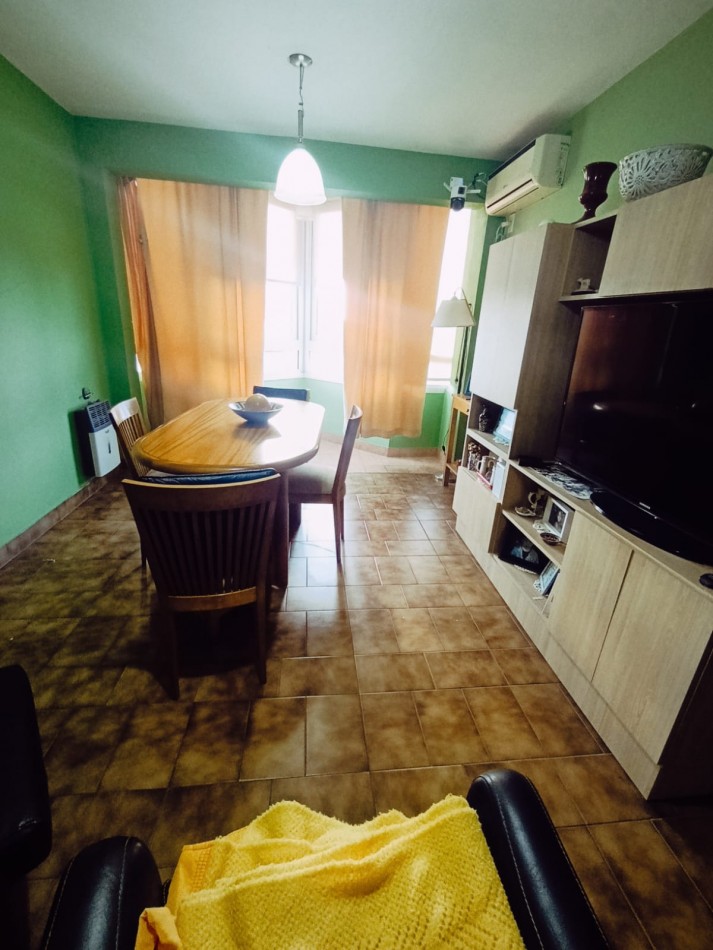 Se alquila departamento 2 dormitorios con cochera zona centro a 1 cuadra de peatonal