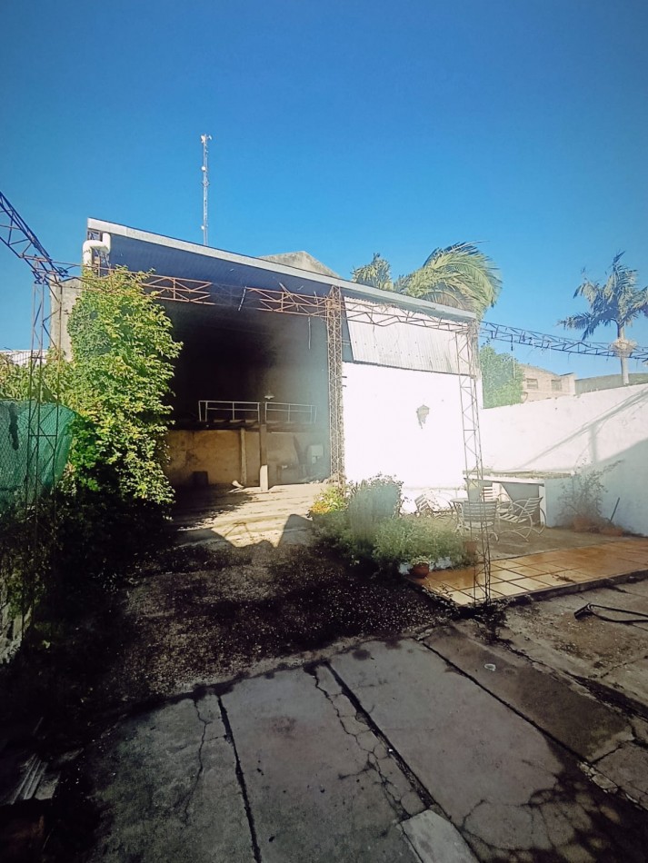 En venta hermosa propiedad en 3 modulos Casa mas departamento mas galpon excelente ubicacion  