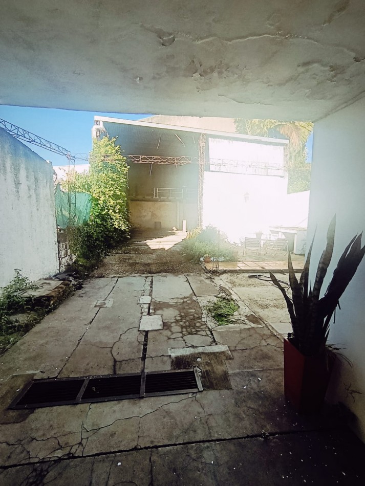 En venta hermosa propiedad en 3 modulos Casa mas departamento mas galpon excelente ubicacion  