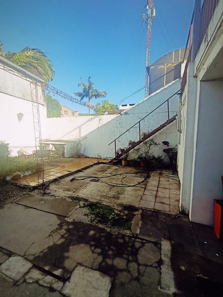 En venta hermosa propiedad en 3 modulos Casa mas departamento mas galpon excelente ubicacion  