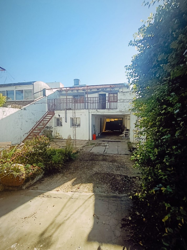 En venta hermosa propiedad en 3 modulos Casa mas departamento mas galpon excelente ubicacion  