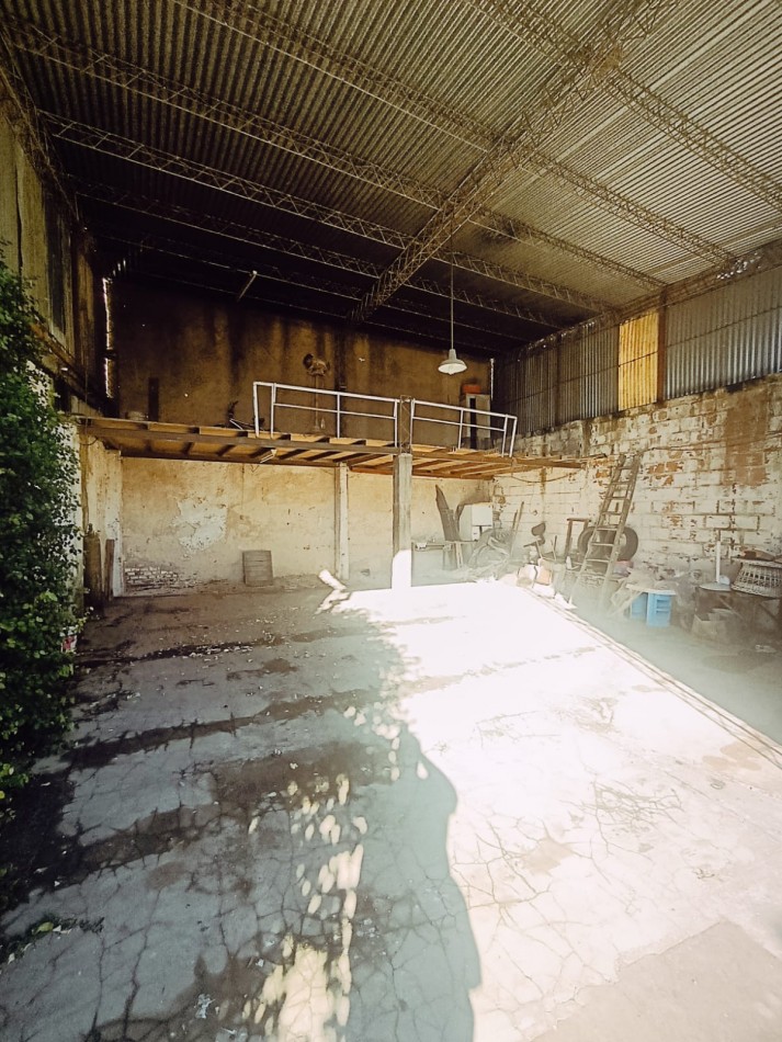 En venta hermosa propiedad en 3 modulos Casa mas departamento mas galpon excelente ubicacion  