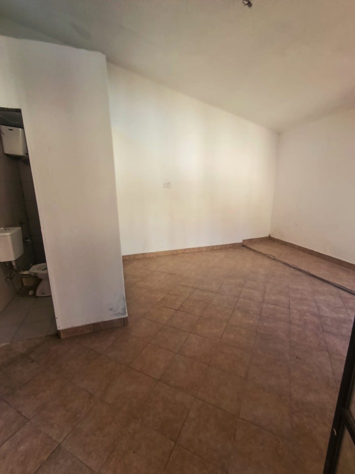 En venta casa 3 dormitorios Domingo Comas al 400