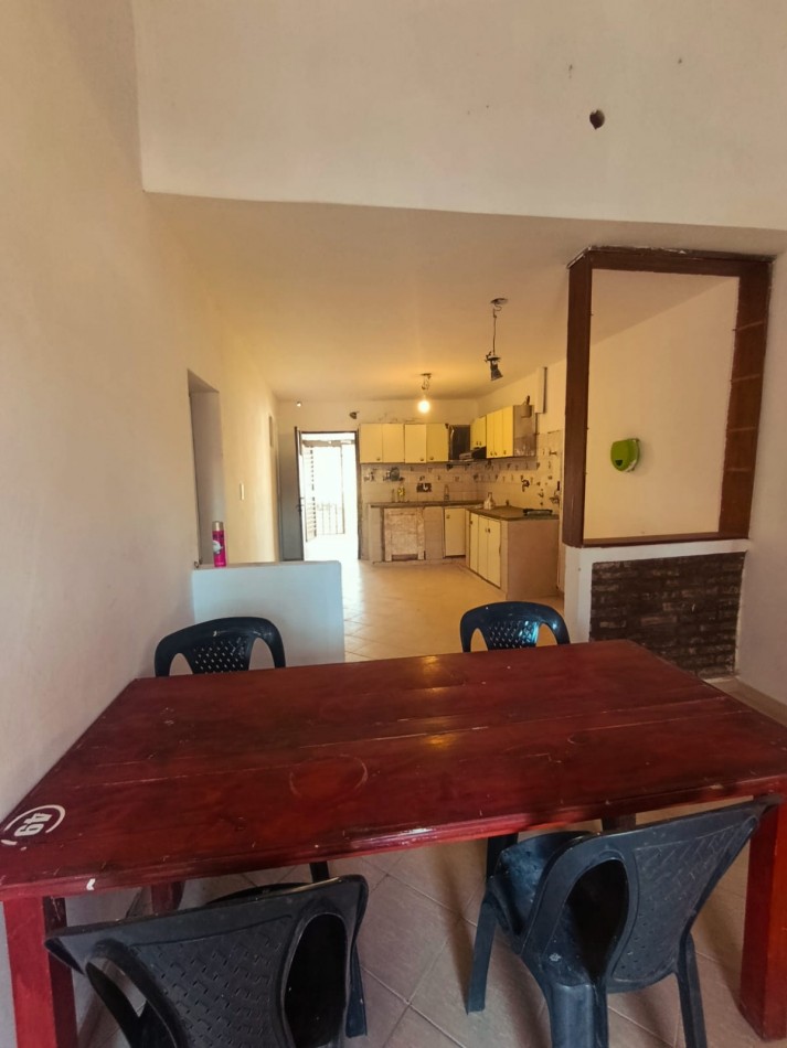 En venta casa 3 dormitorios Domingo Comas al 400