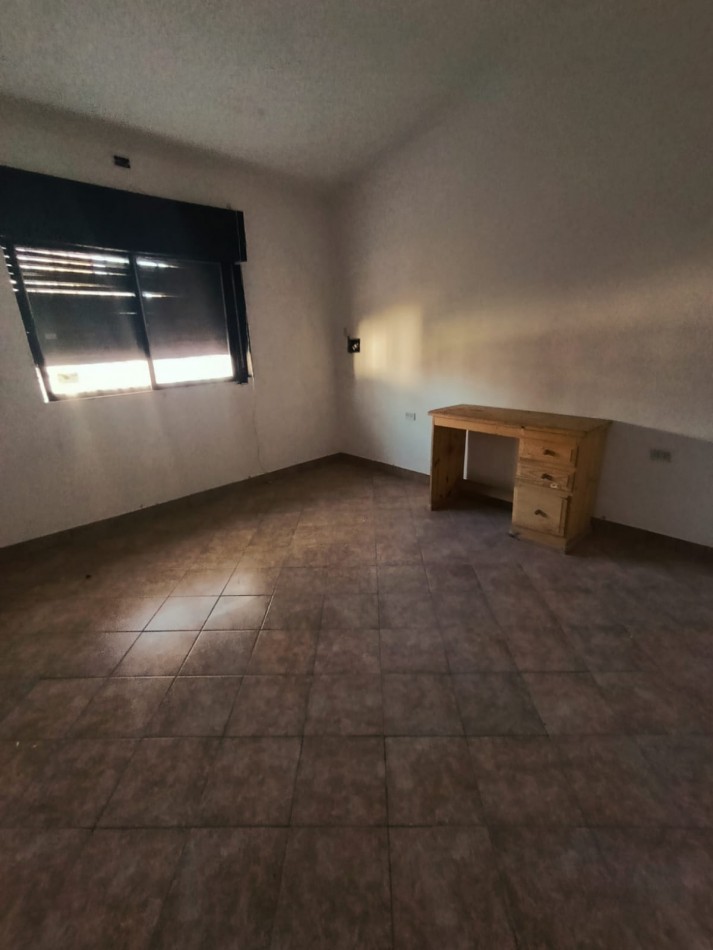 En venta casa 3 dormitorios Domingo Comas al 400