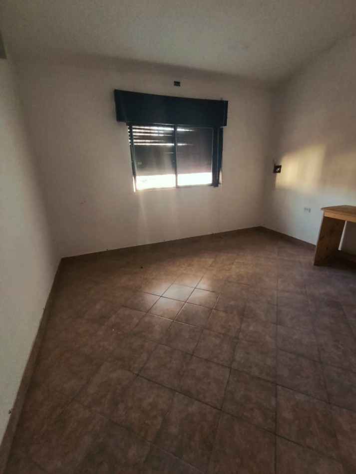 En venta casa 3 dormitorios Domingo Comas al 400