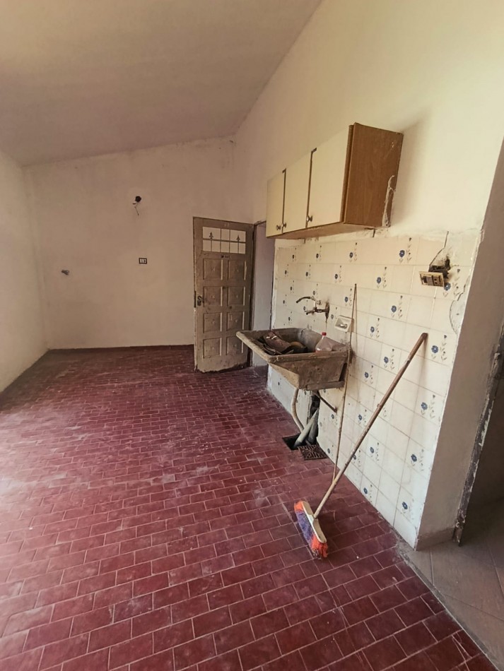 En venta casa 3 dormitorios Domingo Comas al 400