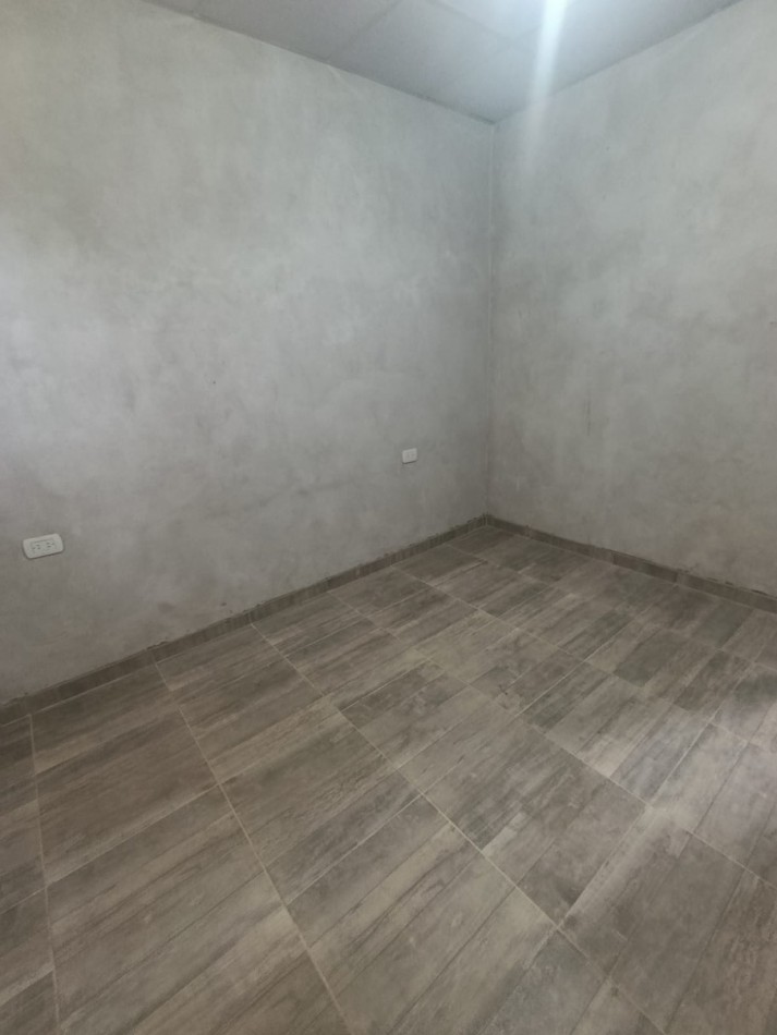 Se alquila casa a estrenar  2 dormitorios con fondo zona Toma Nueva calle Bigua 3496