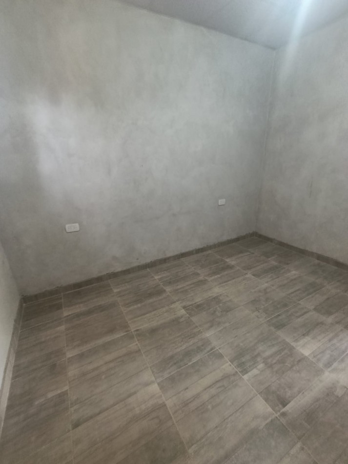 Se alquila casa a estrenar  2 dormitorios con fondo zona Toma Nueva calle Bigua 3496