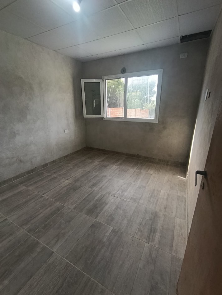 Se alquila casa a estrenar  2 dormitorios con fondo zona Toma Nueva calle Bigua 3496