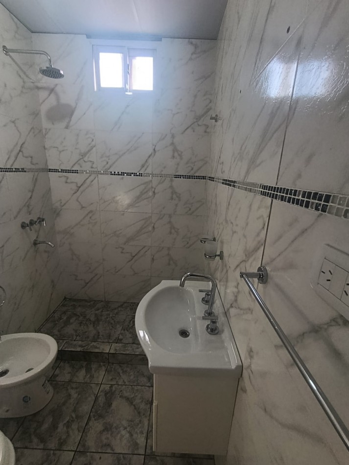Se alquila casa a estrenar  2 dormitorios con fondo zona Toma Nueva calle Bigua 3496