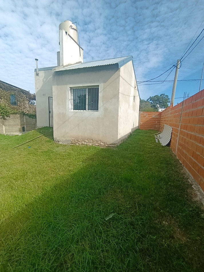 Se alquila casa a estrenar  2 dormitorios con fondo zona Toma Nueva calle Bigua 3496
