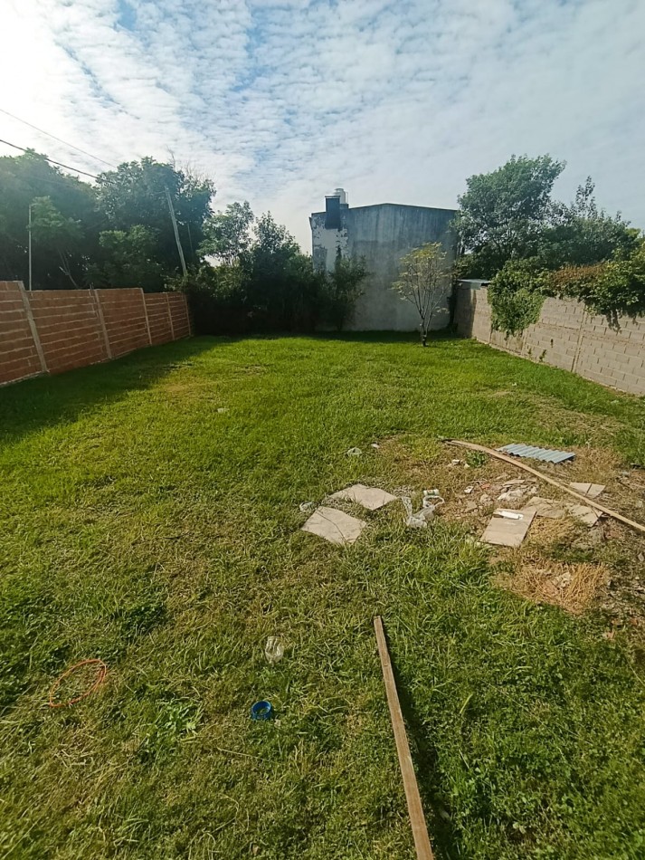 Se alquila casa a estrenar  2 dormitorios con fondo zona Toma Nueva calle Bigua 3496