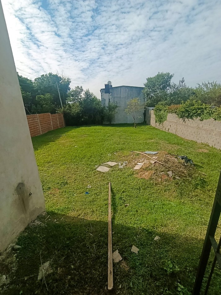 Se alquila casa a estrenar  2 dormitorios con fondo zona Toma Nueva calle Bigua 3496