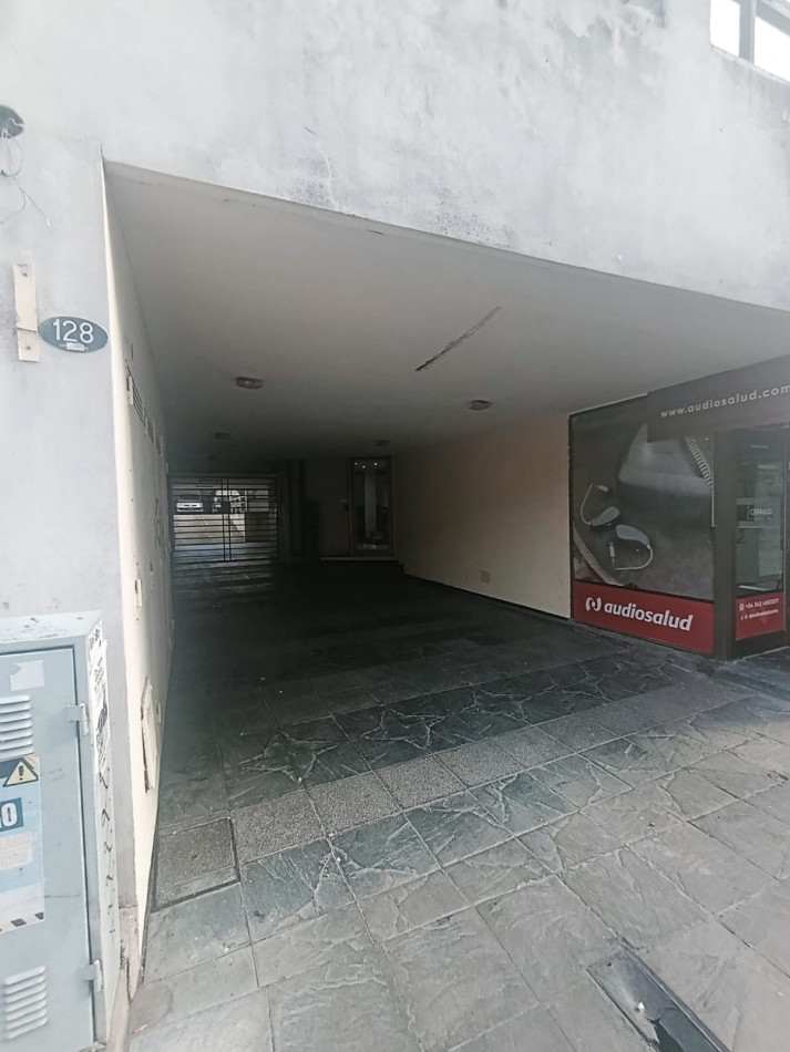 Alquilo cochera en calle Andres Pazos 128 frente a caja de Jubilaciones y una cuadra de peatonal 