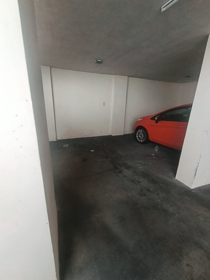 Alquilo cochera en calle Andres Pazos 128 frente a caja de Jubilaciones y una cuadra de peatonal 