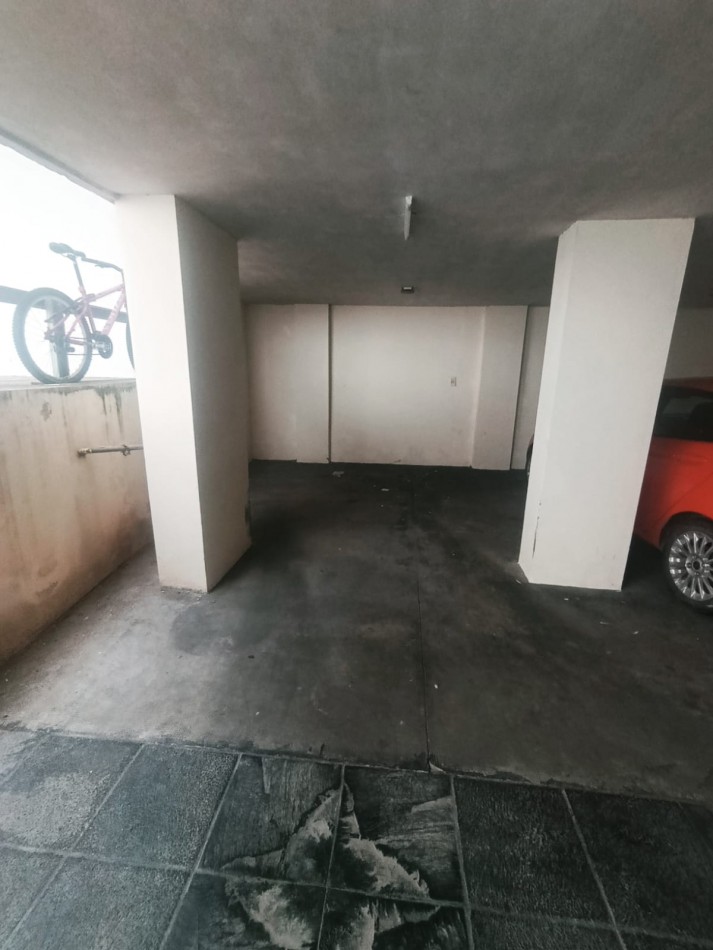 Alquilo cochera en calle Andres Pazos 128 frente a caja de Jubilaciones y una cuadra de peatonal 