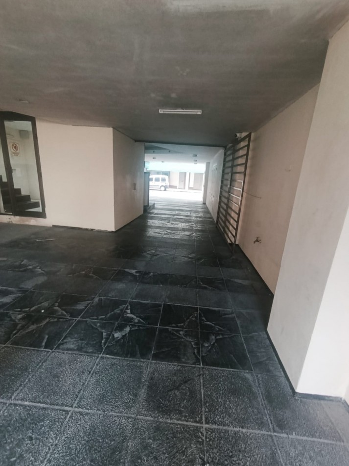 Alquilo cochera en calle Andres Pazos 128 frente a caja de Jubilaciones y una cuadra de peatonal 