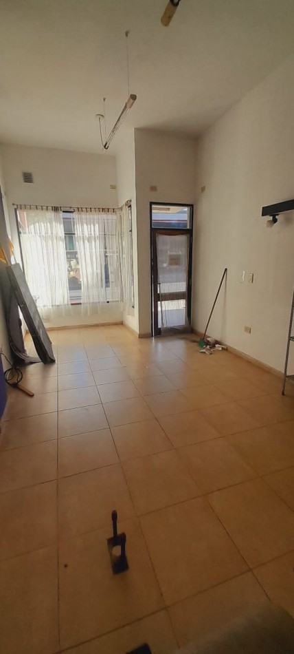 Se alquila local comercial calle Echague 