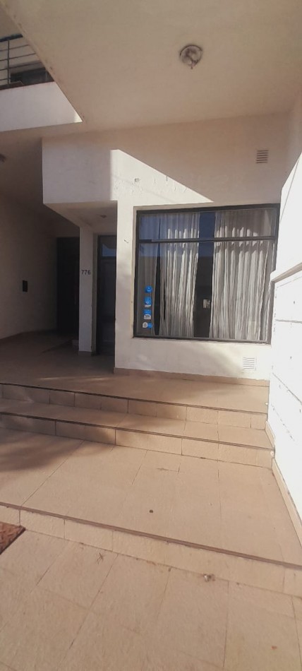 Se alquila local comercial calle Echague 