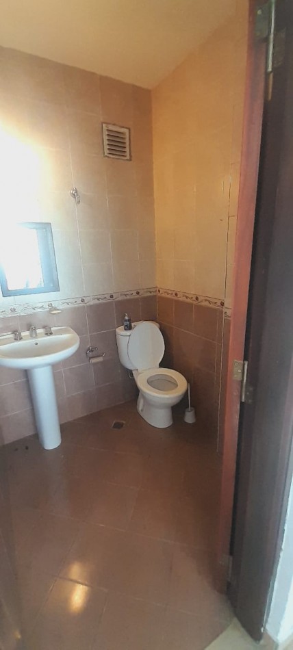 Se alquila local comercial calle Echague 