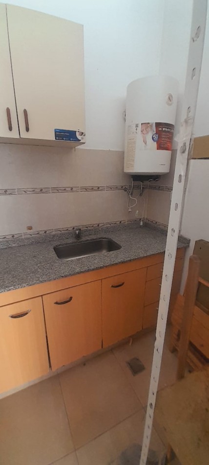 Se alquila local comercial calle Echague 