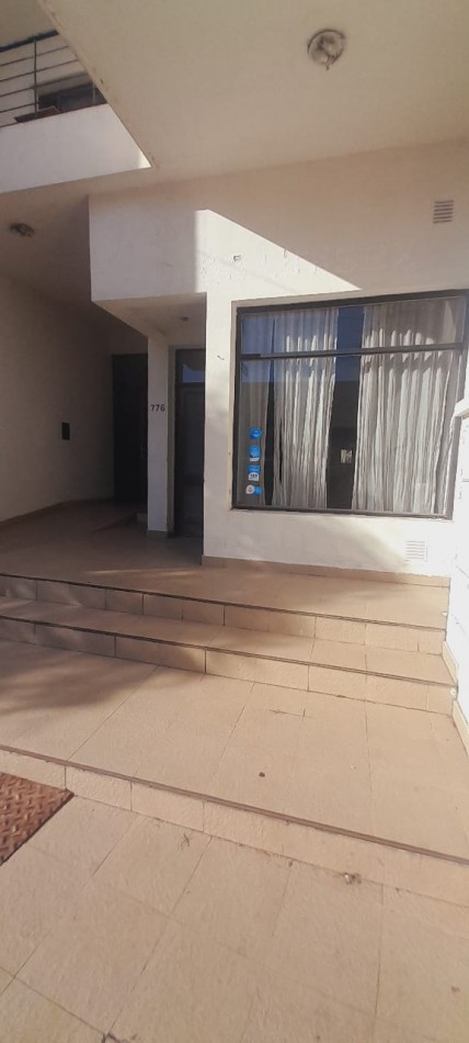 Se alquila local comercial calle Echague 