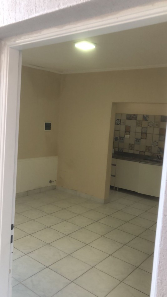 Se alquila departamento planta baja cercano al centro 