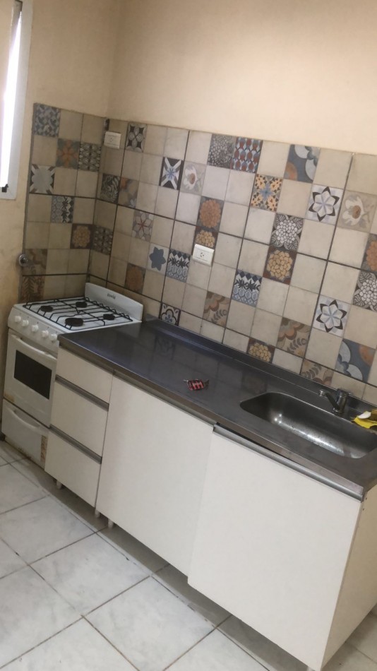 Se alquila departamento planta baja cercano al centro 