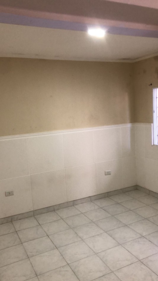 Se alquila departamento planta baja cercano al centro 