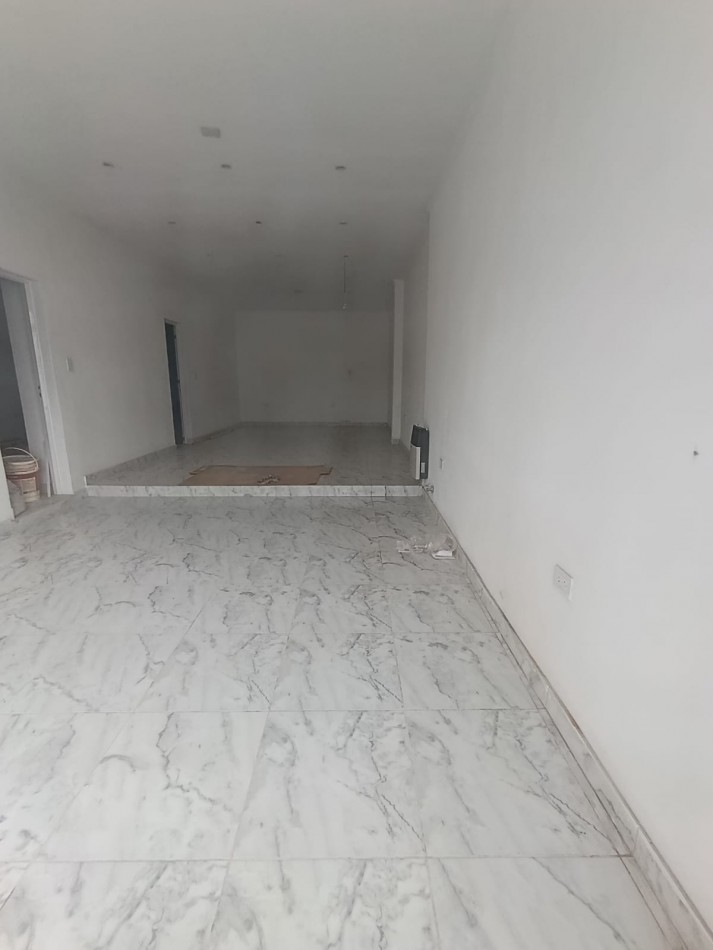 Se alquila amplio local comercial Ramirez sur a estrenar 