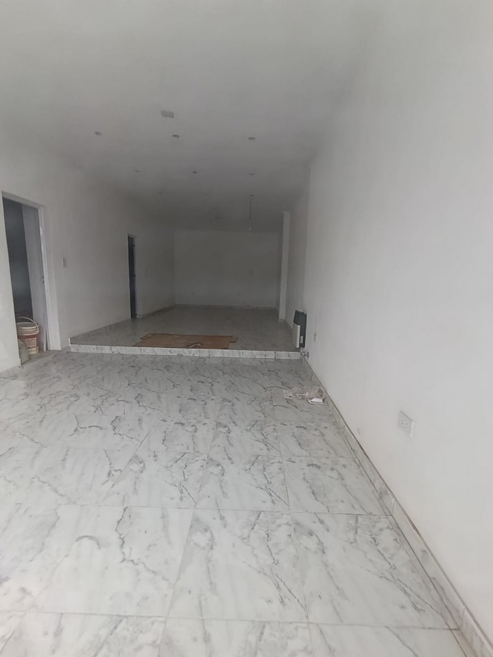 Se alquila amplio local comercial Ramirez sur a estrenar 