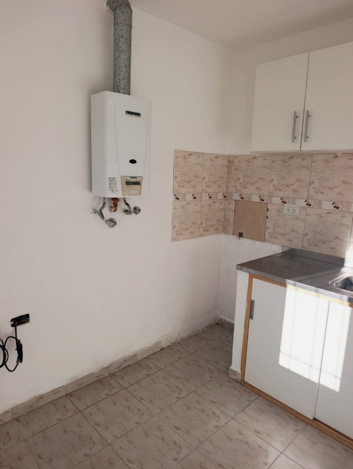 En alquiler departamento planta baja 1 dormitorio pequeño patio zona sur 