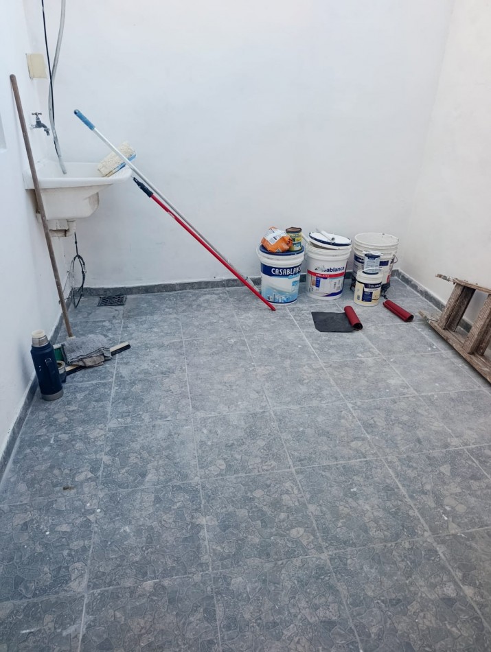 En alquiler departamento planta baja 1 dormitorio pequeño patio zona sur 