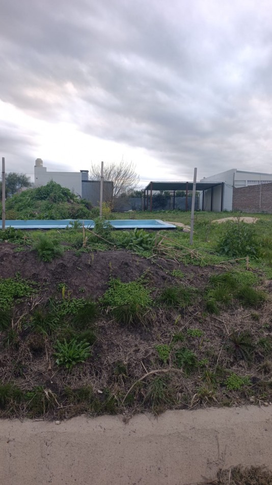 En venta terreno con quincho a terminar y pileta Oportunidad se viene el veranito