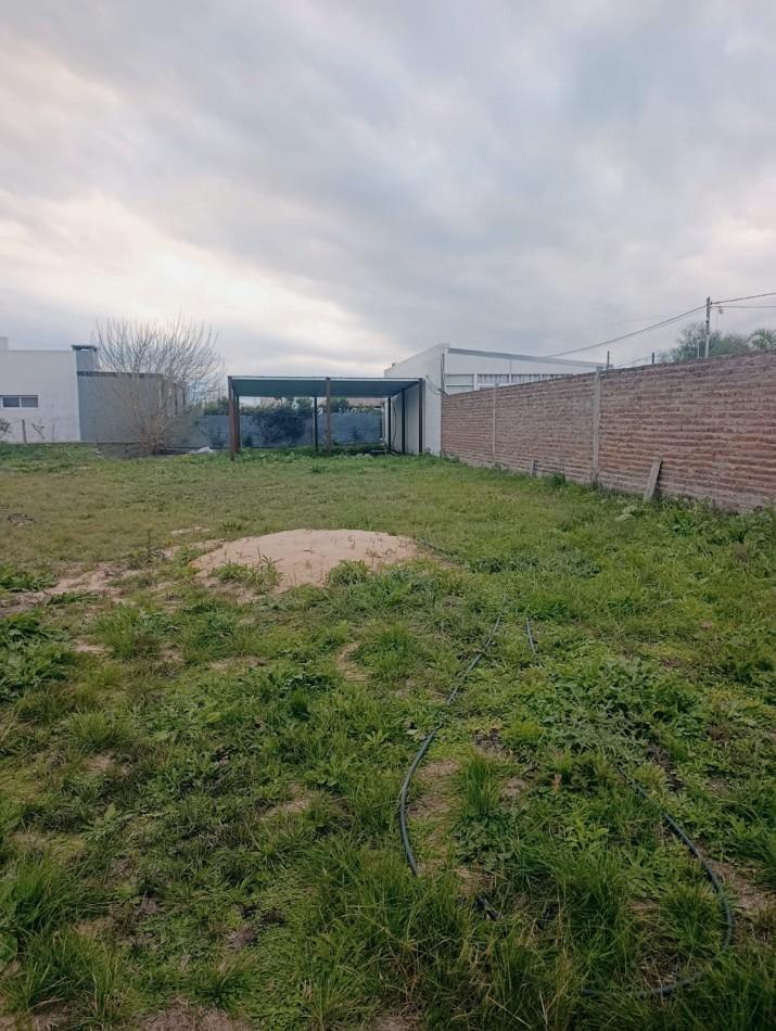 En venta terreno con quincho a terminar y pileta Oportunidad se viene el veranito