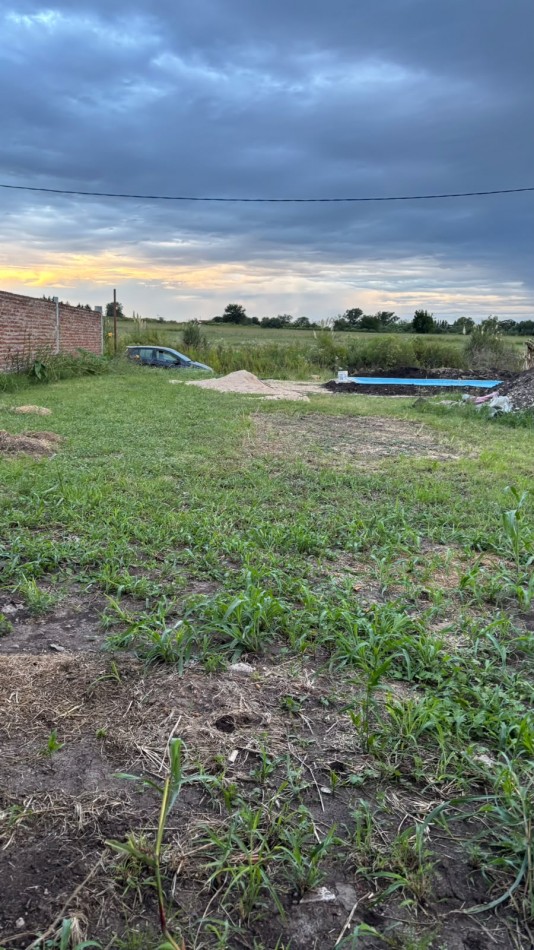 En venta terreno con quincho a terminar y pileta Oportunidad se viene el veranito