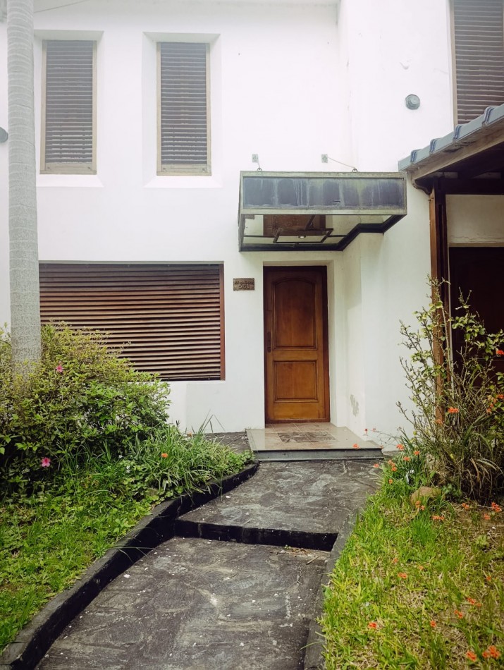 En venta hermosa casa zona Saenz Peña primer nivel 